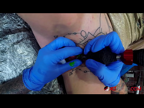 ❤️ Nagpa-tattoo sa kanyang klitoris ang sobrang tattoo na hottie na si Sully Savage Fucking video sa tl.passiveincome1.ru ﹏